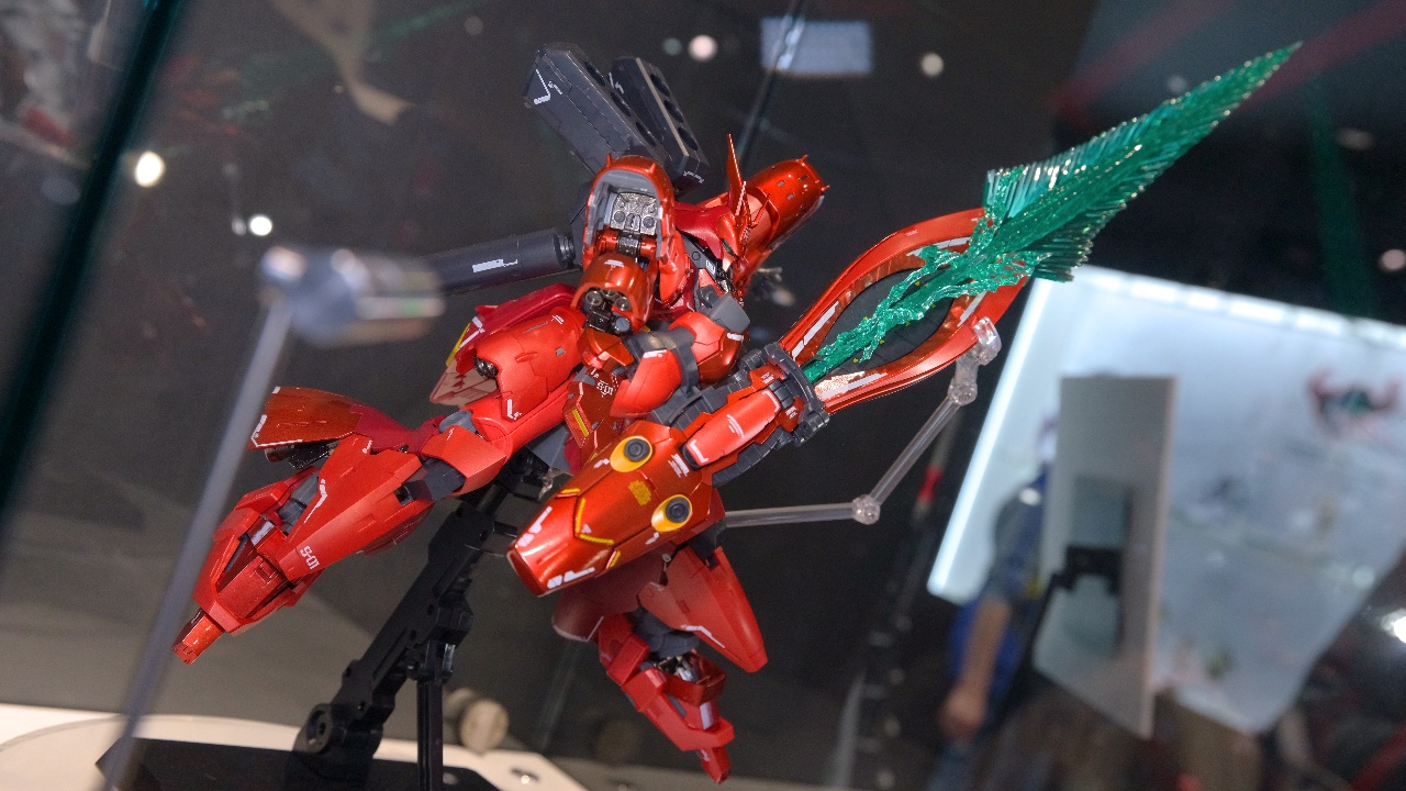 超合金 実物大νガンダム立像 MSN-04FF サザビー